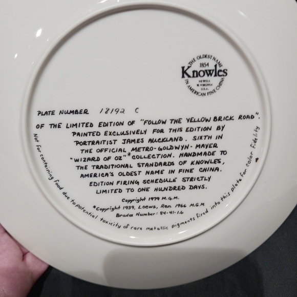 MGM Wizard of Oz 'Follow The Yellow Brick Road'Collector Plate 6th Ed. (Knowles) - Picture 2 of 4